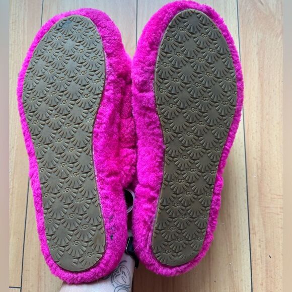 UGG Oh Fluff Yeah slides fit like a size 7-7.5 - Picture 3 of 8